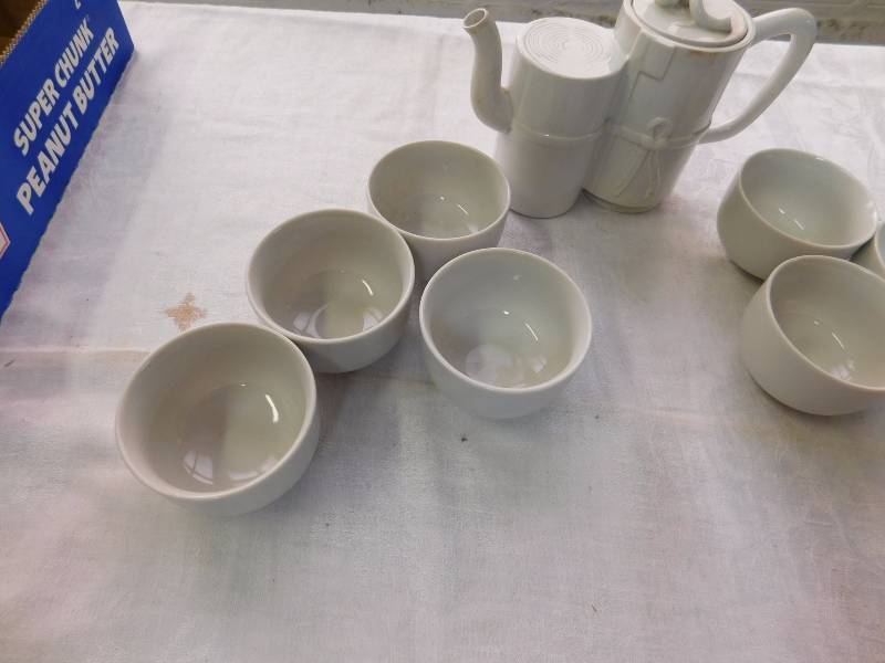 really cool white tea pot and white 8 white cups