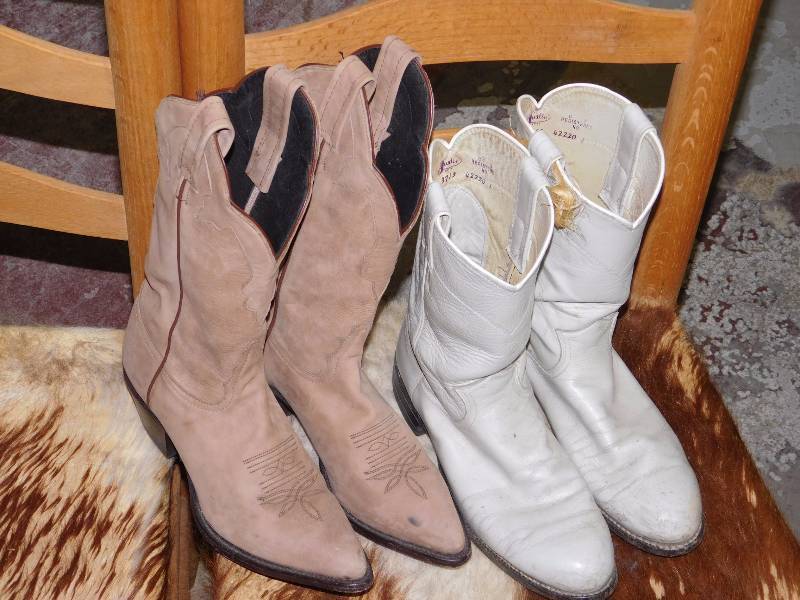 Two pair of leather boots Womens Tony Lama size7 Justin Ropers Size 6.5