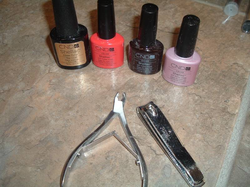 Shellac Polishes and two tools