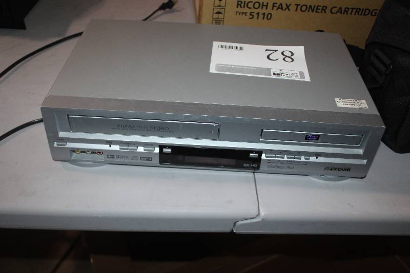 lot 82 image: Samsui VRDVD4000B DVD RecorderVCR Combo