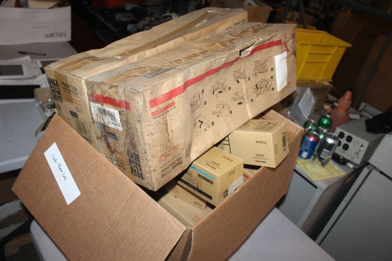 lot 126 image: Box Lot Phaser Ink Toner Cartridge