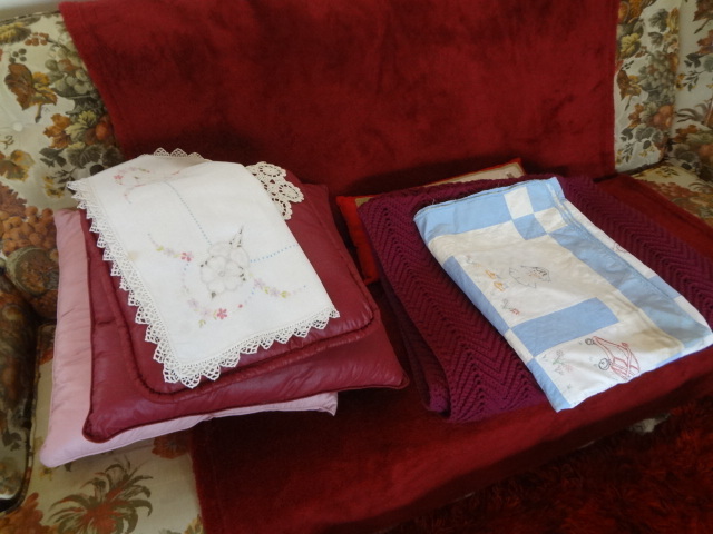 lot 73 image: Pillows and throws