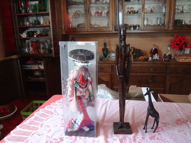 lot 79 image: Old Japanese Doll, (2) Carved Wood Pieces