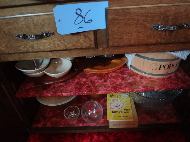 lot 86 image: (2) Drawers, (2) Shelves Stuff