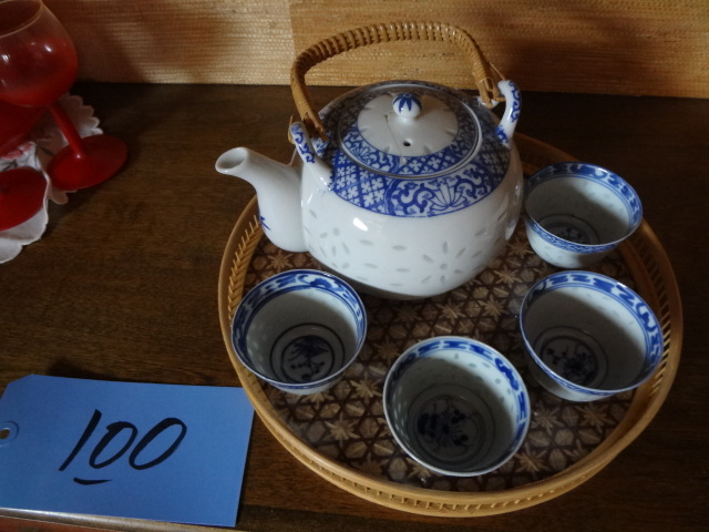lot 100 image: Tea Set