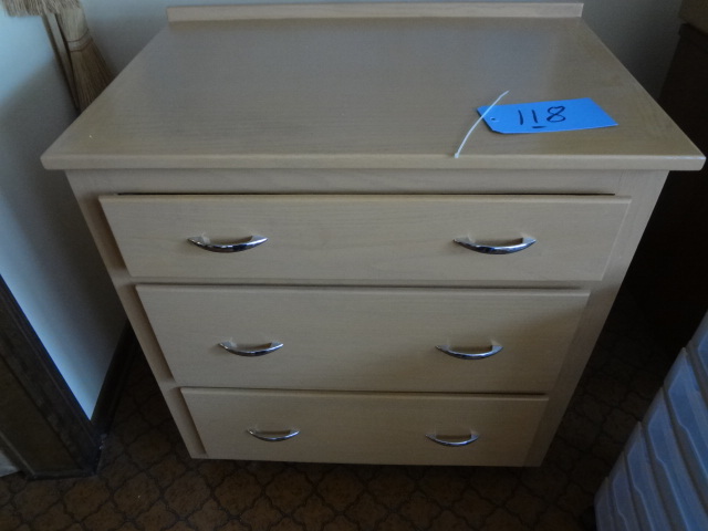 lot 118 image: Chest