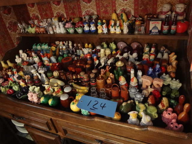 lot 124 image: Hundreds of salt and Peppers