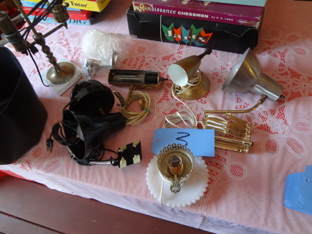 lot 3 image: Lot of Wall Mounted Lights