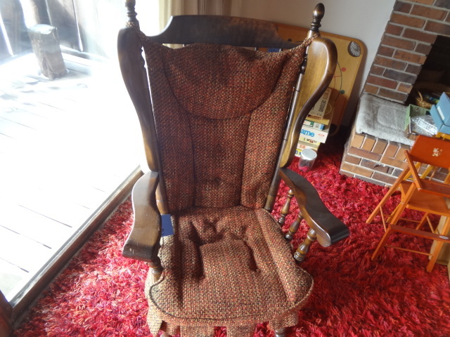 lot 6 image: Wooden Wing Back Rocker
