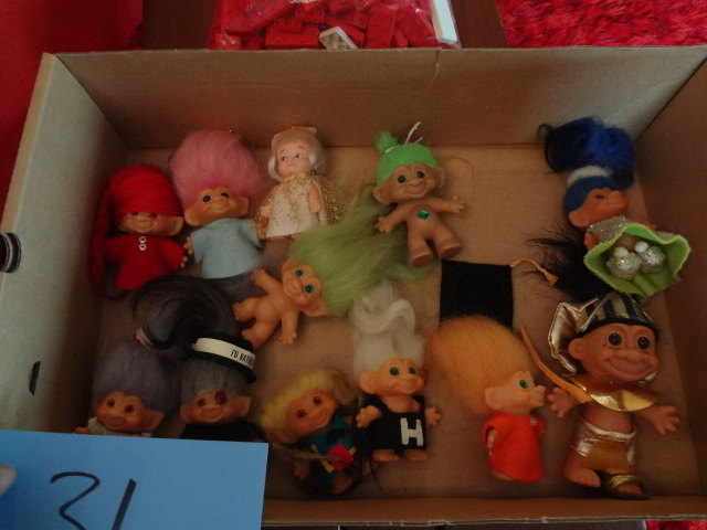 lot 31 image: Lot of Trolls and Bears