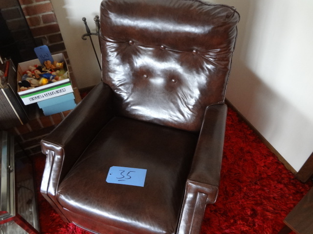 lot 35 image: Small Brown Recliner