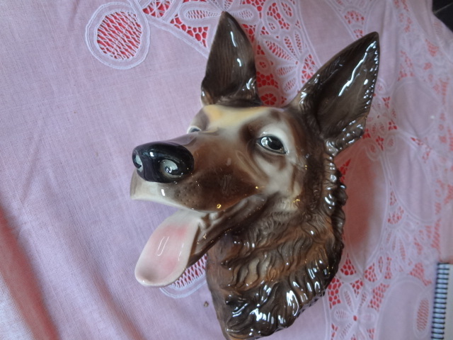lot 39 image: Vintage German Shepard Porcelain