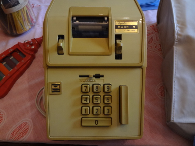 lot 54 image: Old NCR Adding Machine