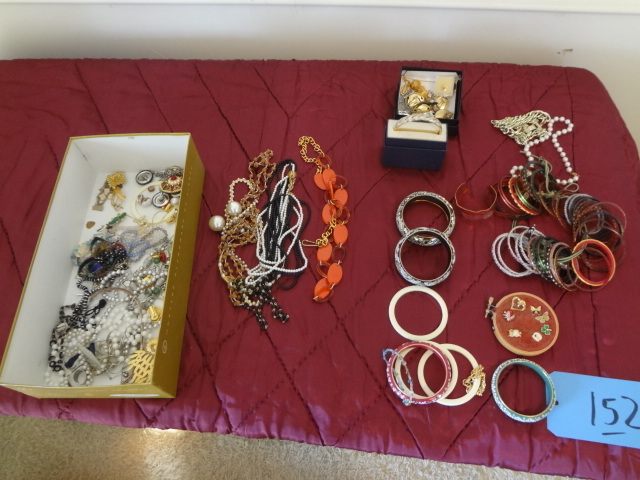 lot 152 image: Lot of JewelryBracelets