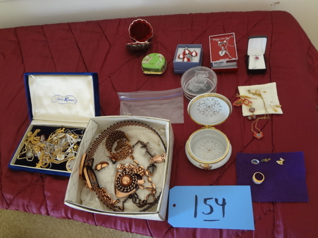 lot 154 image: Jewelry, Containers