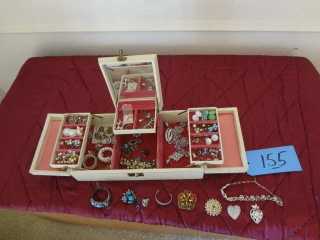 lot 155 image: Jewelry Box wOlder pieces