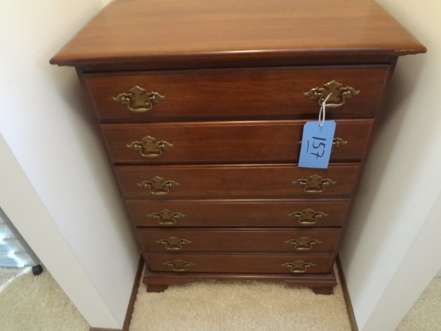 lot 157 image: Chest of Drawers