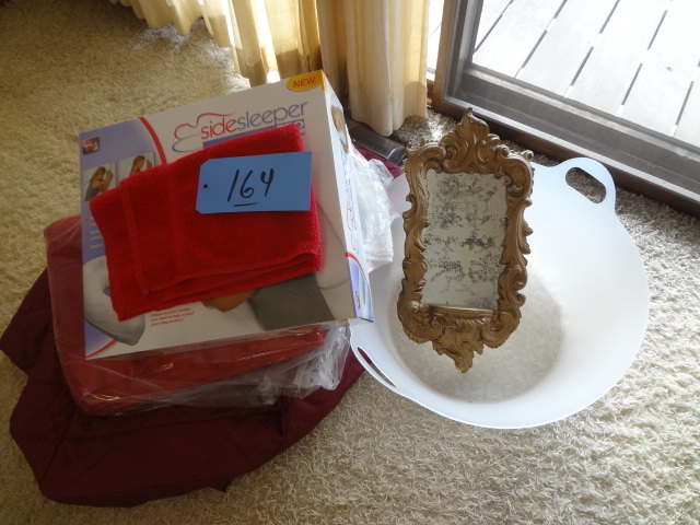 lot 164 image: Lot of Pillow, Blanket, Tub, satin Comforter