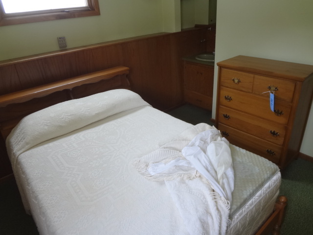 lot 166 image: Bedroom Set