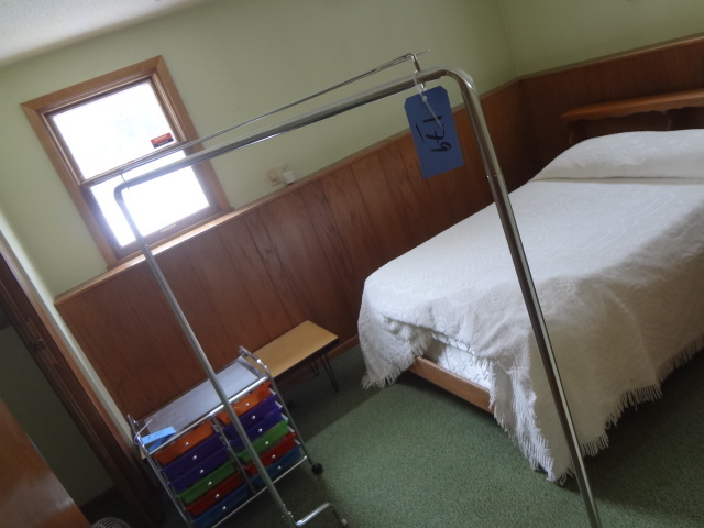 lot 179 image: Clothes rack on Wheels