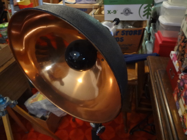 lot 190 image: Unusual Vintage Red Light on Stand