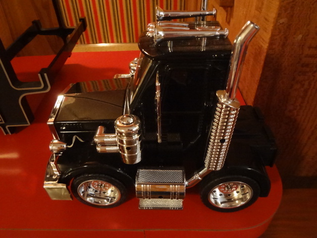 lot 200 image: Big Rig Alarm Clock