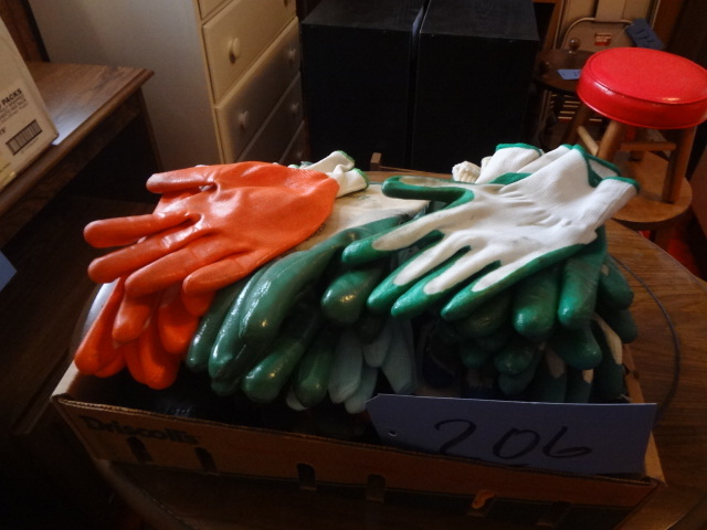 lot 206 image: Lot of Garden Gloves