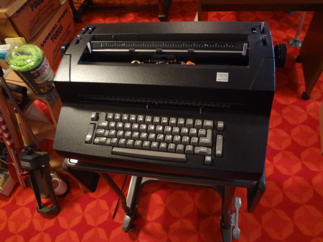 lot 211 image: IBM Selectric II