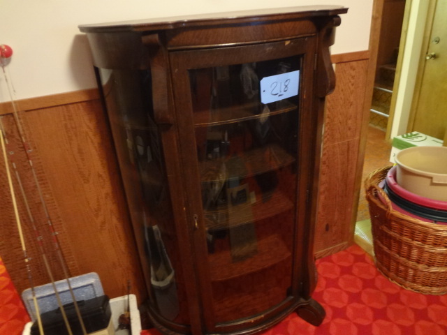 lot 218 image: Fabulous Round Glass case