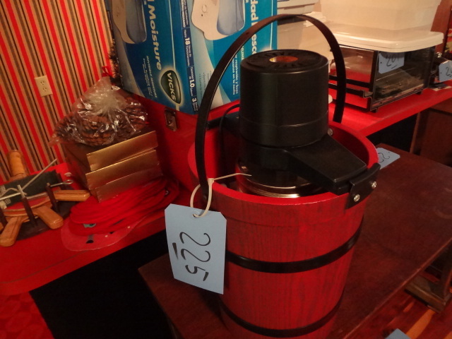 lot 225 image: Ice cream maker