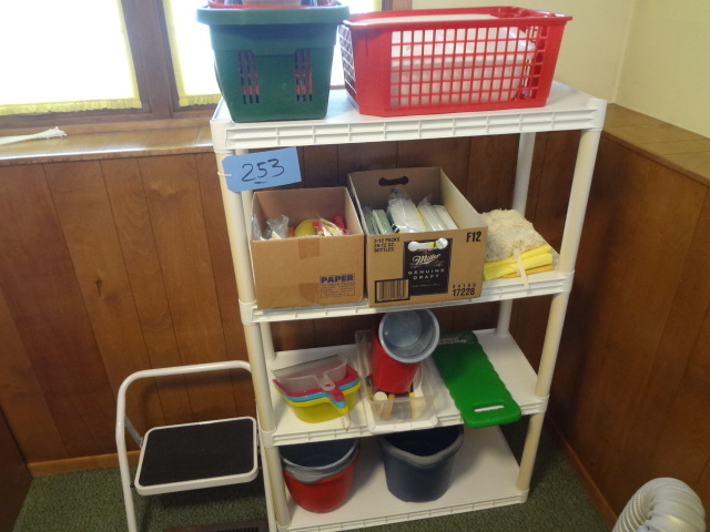 lot 253 image: Shelf of Baskets, Pails, cleaning aids