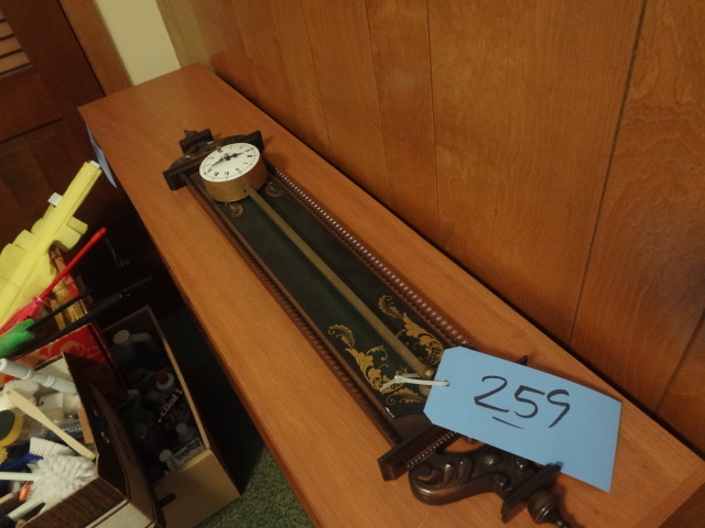 lot 259 image: Linden 9512 Gravity Clock