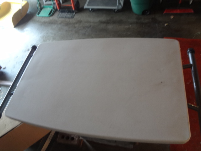 lot 281 image: Small Plastic folding table
