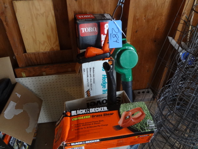 lot 284 image: Lot of Electric Yard tools