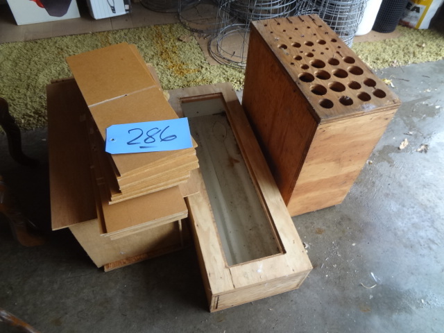 lot 286 image: Wood Boxes