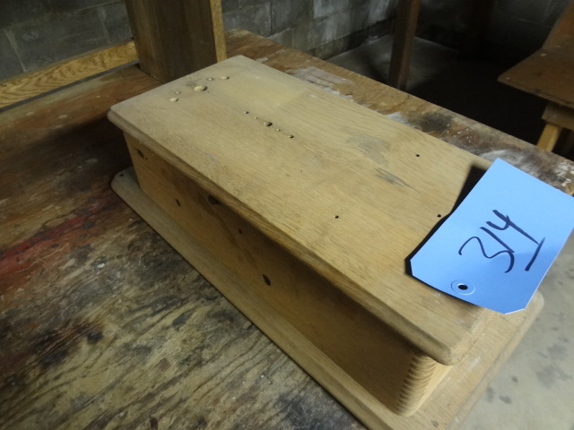 lot 314 image: Old Phone