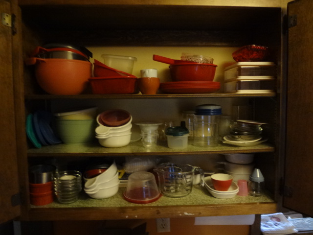 lot 310 image: Whole Kitchen of Stuff