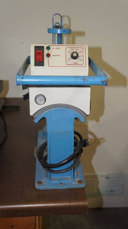 lot 20 image: Geo Knight Cap Heat Press