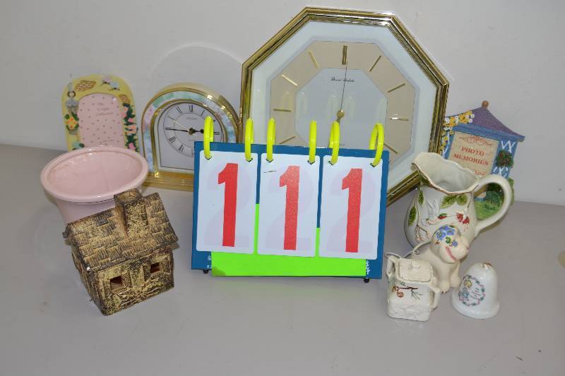 lot 111 image: Misc items