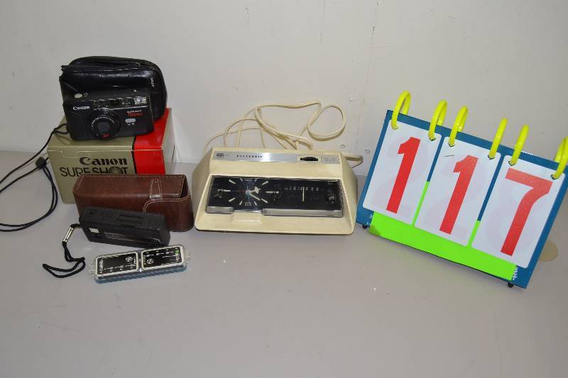 lot 117 image: Misc Electronics