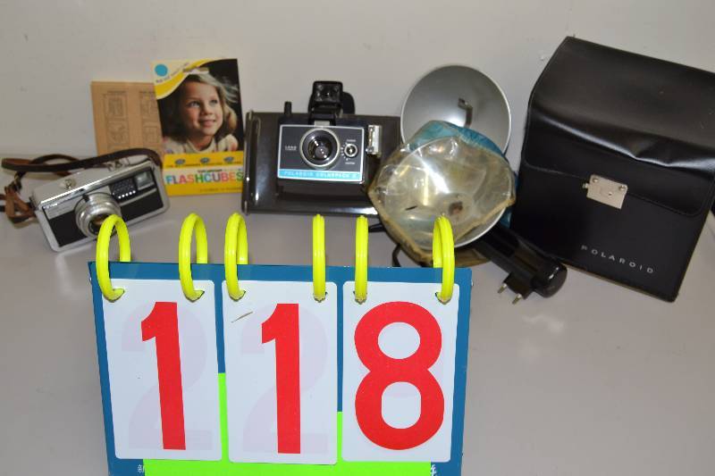 lot 118 image: Misc camera