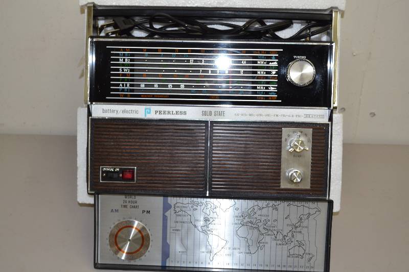 lot 119 image: Portable Radio