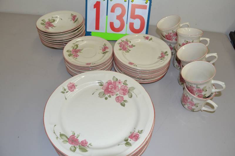 lot 135 image: Dishes