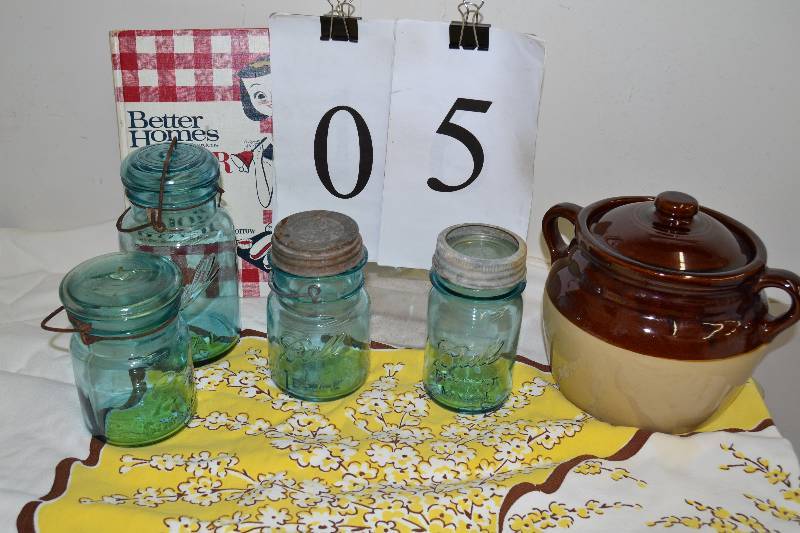 lot 5 image: Blue jars & bean pot