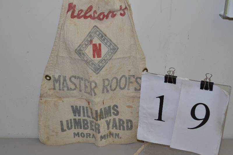 lot 19 image: Vintage Apron