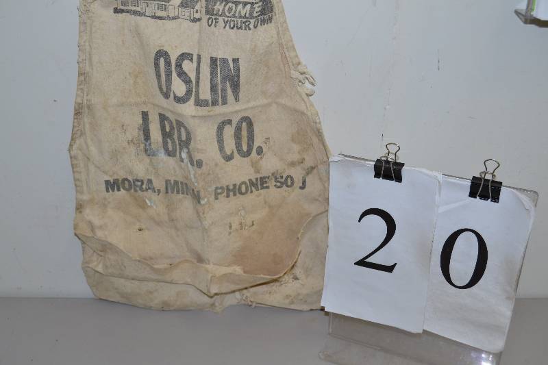 lot 20 image: Vintage Apron