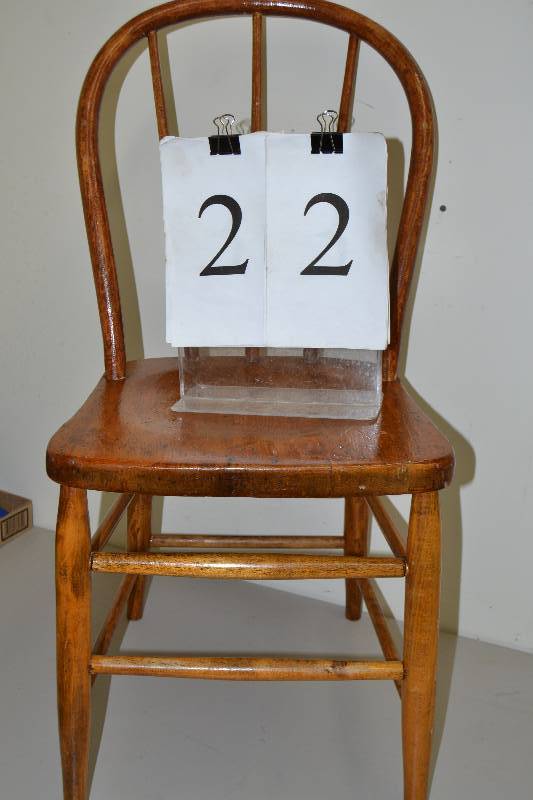 lot 22 image: Chair