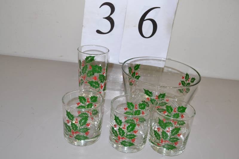 lot 36 image: Indiana Glass Dishes