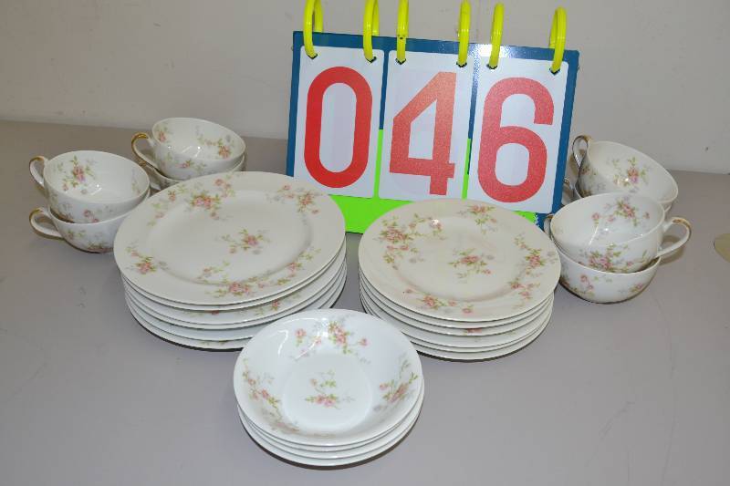 lot 46 image: Fine China