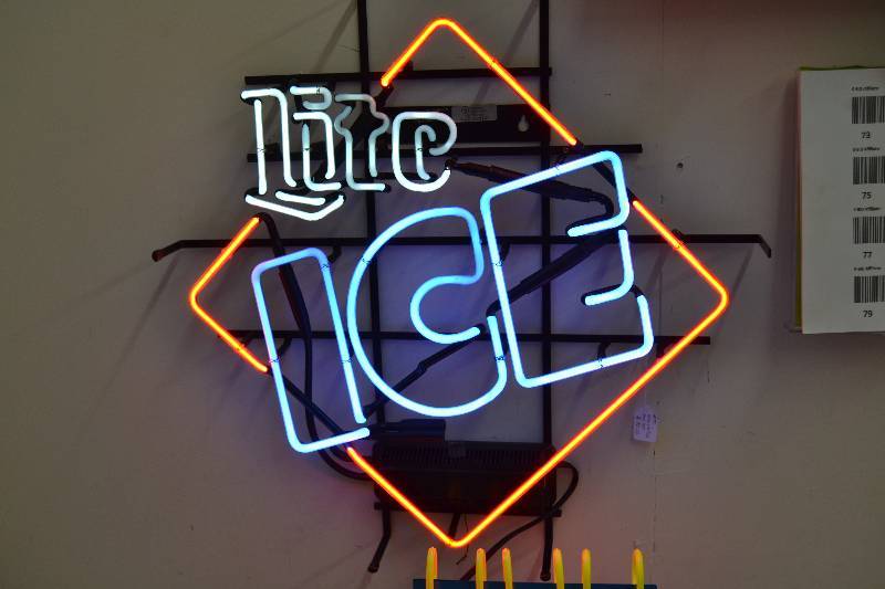 lot 77 image: Miller Light